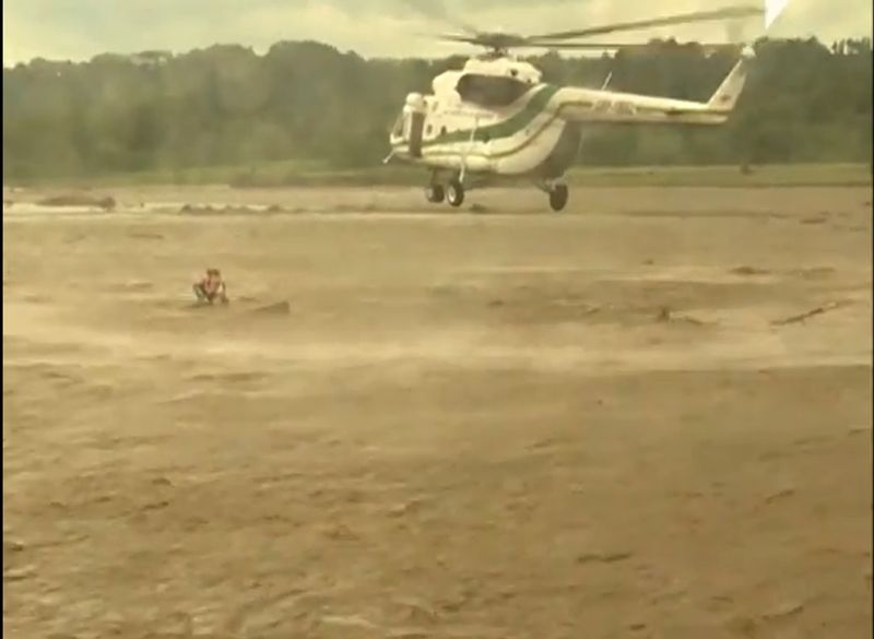 Doi tineri din Georgia, salvați de elicopter