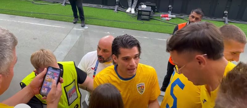 Pe cine a căutat Ianis Hagi, imediat după meciul cu Slovacia?