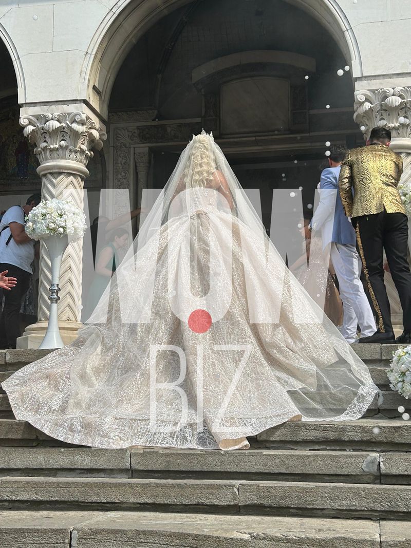 Anda Adam, rochie de mireasă cu trenă spectaculoasă  anda adam, anda adam rochie de mireasa, anda adam nunta Yosif Mohaci