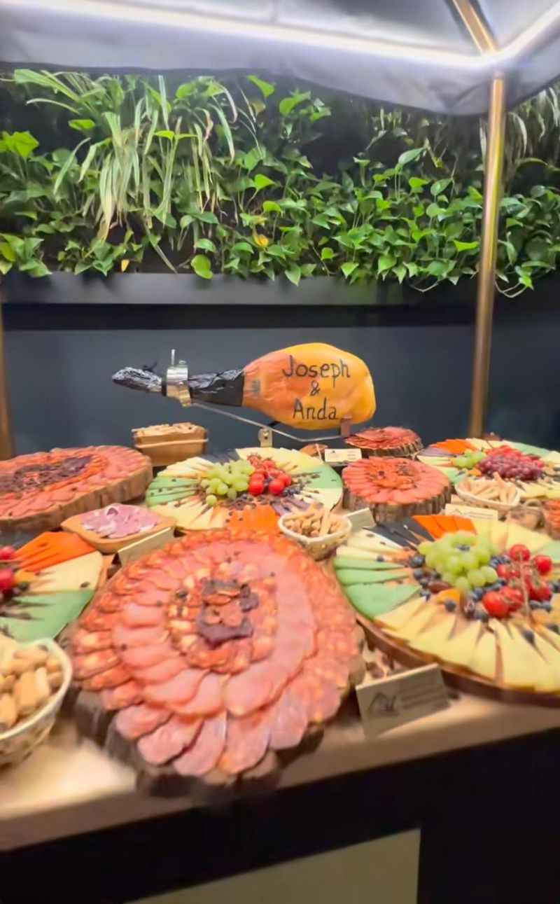 Decorul ales de Anda Adam și Yosif Mohaci pentru nunta lor Decorul ales de Anda Adam și Yosif Mohaci pentru nunta lor