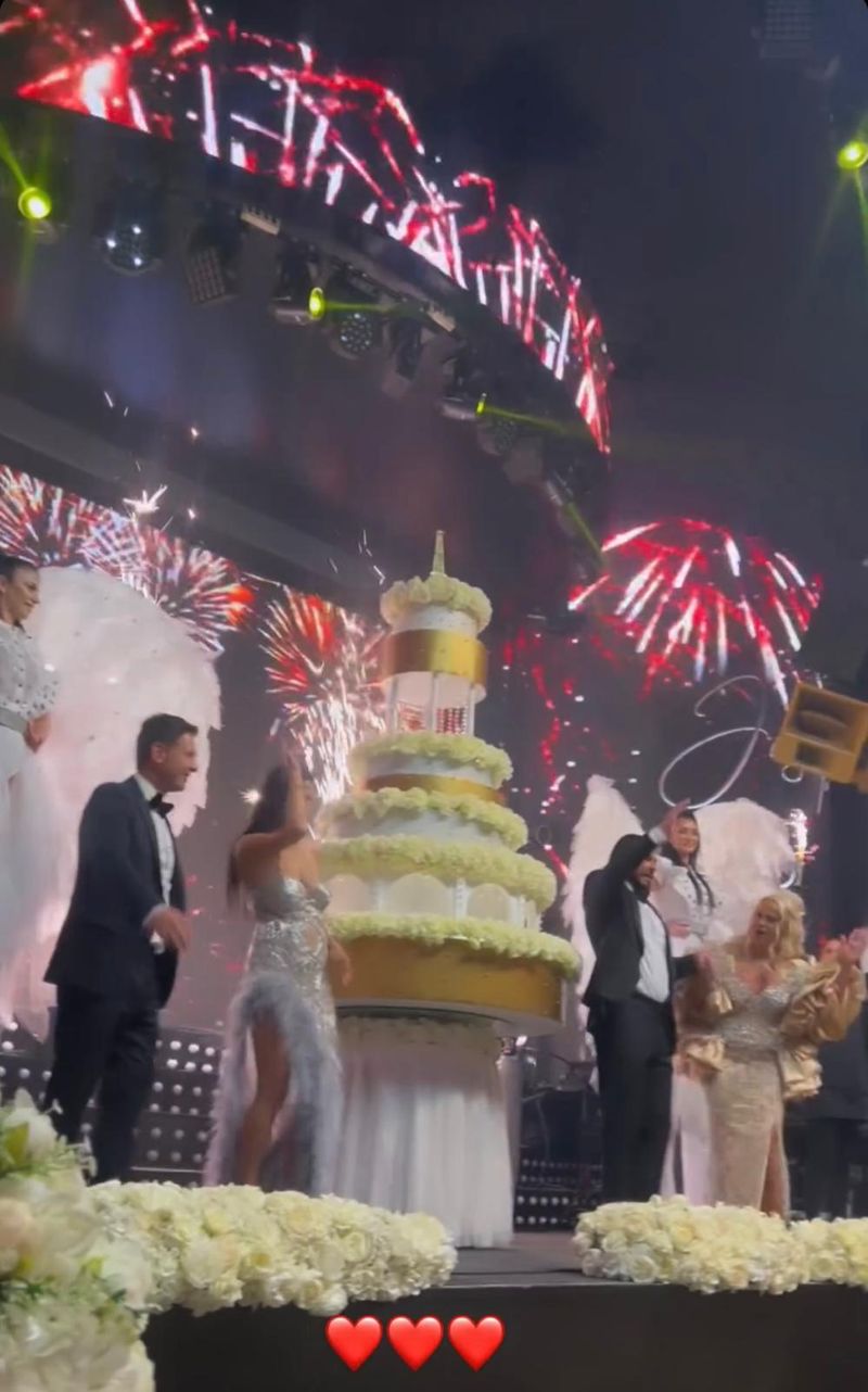 Momentul tortului la nunta Andei Adam cu Yosif Mohaci