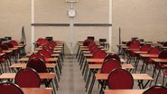 sala curs, clasa goala, banci si scaune