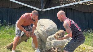 Ultima nebunie a lui Dorian Popa: fitness „barbar” și antrenamente în natură! Cine i-a fost alături la prima sesiune?