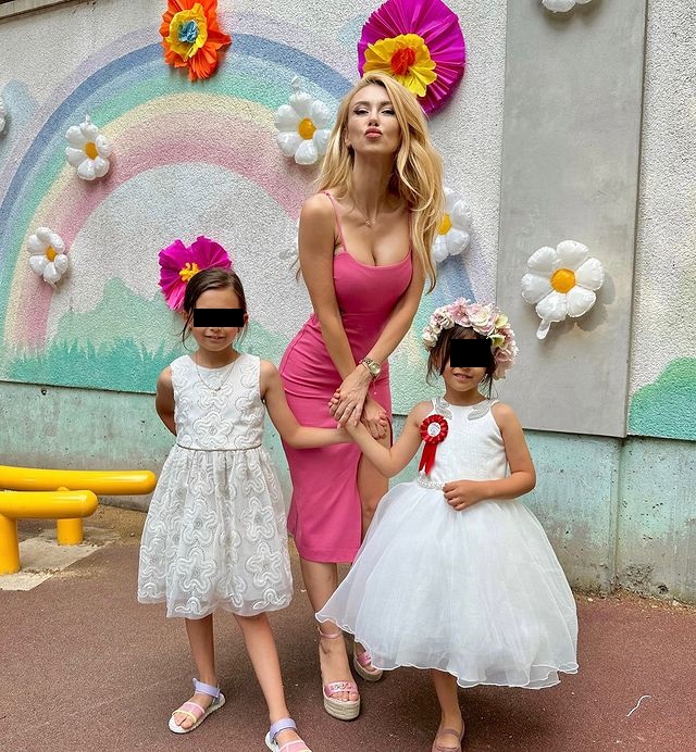 Andreea Bălan și fiicele sale Andreea Bălan și fiicele sale
