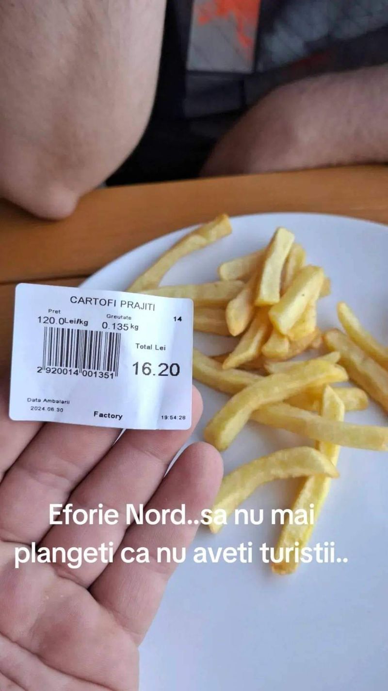 Prețul plătit de un turist în Eforie Nord pentru o porție de cartofi 