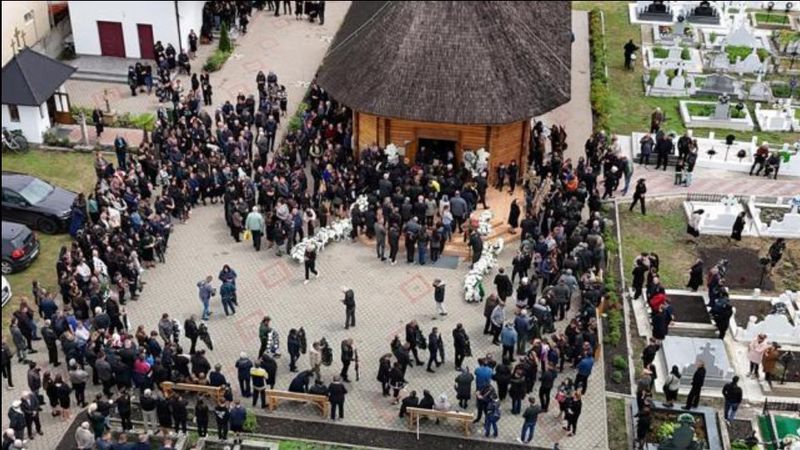 Înmormântare familia Lăzărescu