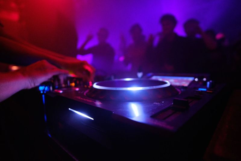 dj in club