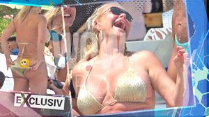 Vica, pe toți ne-ai distrus! Trage slipul ăla-n sus! Avem cadre criminale cu "blonda absolută" la plajă, în Mamaia | VIDEO EXCLUSIV