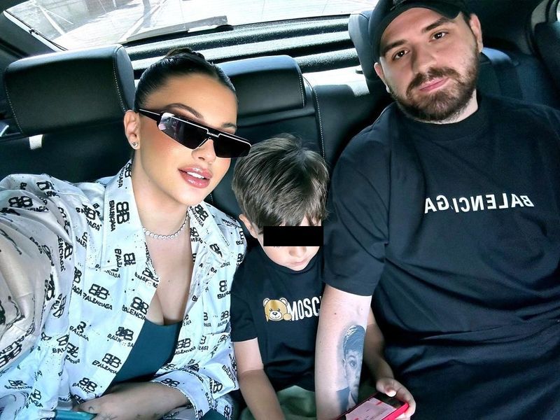 Betty Salam alături de soțul ei, Cătălin Vișănescu și fiul lor, Mathias Betty Salam și Cătălin Vișănescu fiu Mathias