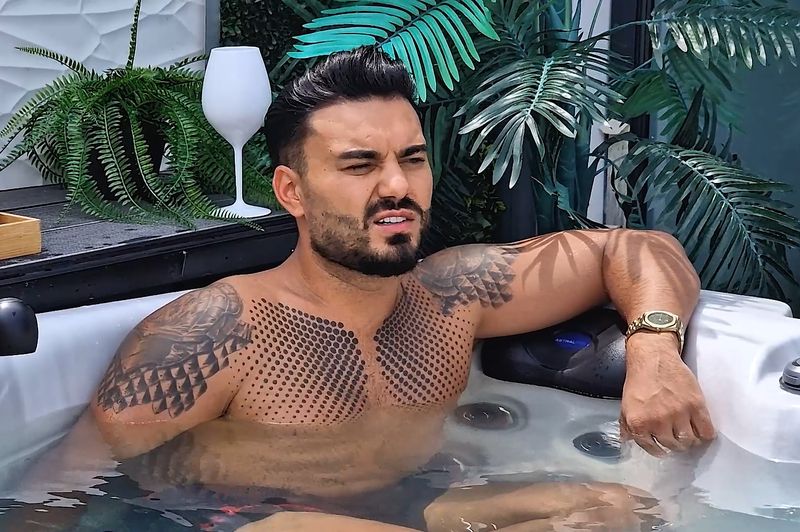 Jador &icirc;n cadrul emisiunii &bdquo;&Icirc;n jacuzzi cu Bogdan Mocanu&rdquo;