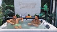 Bogdan Mocanu și Jador în cadrul emisiunii „În jacuzzi cu Bogdan Mocanu” 
