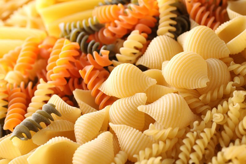 paste colorate, diferite tipuri de paste, close up