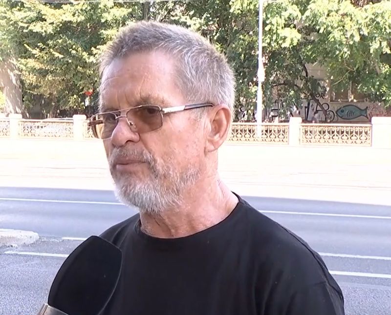 Bunicul celor doi copii