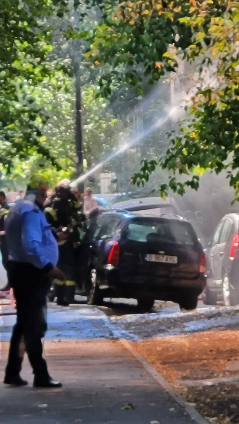 Imagine de la locul incendiului incendiu București