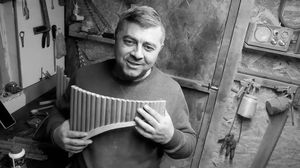 A murit maestrul naiului din România! Cristi Rîmbu și-a dat ultima suflare la vârsta de 49 de ani, în urma unui infarct. Apropiații săi sunt în stare de șoc: „Acum două săptămâni mâncam cu el la masă”