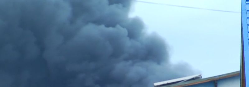 Incendiu la o hală de substanțe chimice din Dâmbovița Incendiu la o hală de substanțe chimice din Dâmbovița