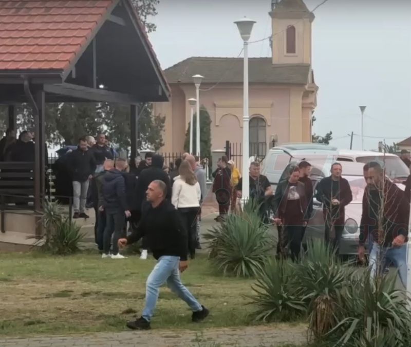 Imagini de la înmormântarea Denisei