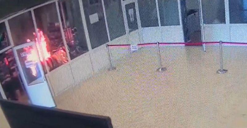 Oamenii au fost evacuați de la parterul clădirii incendiu parlament