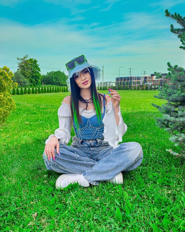 Sarah JSun