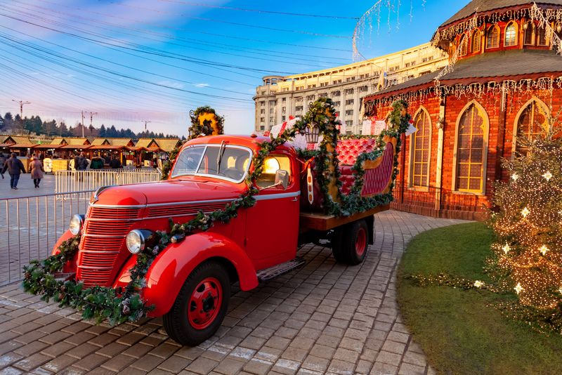 masina cu ghirlande, decor, targul de craciun