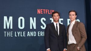 Actorii din serialul Monștri: Povestea fraților Lyle și Erik Menendez