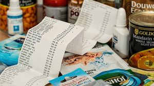 Lovitură pentru români! Alimentul fără de care nu se poate face mâncare se scumpește chiar înainte de sărbători