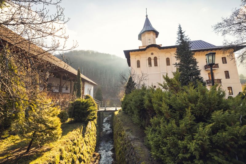 Mănăstirea Turnu din Munții Cozia Mănăstirea Turnu din Munții Cozia