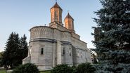 exterior manastire ortodoxa