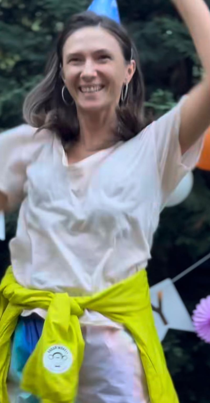 Adela Popescu, surprinsă de familia sa
