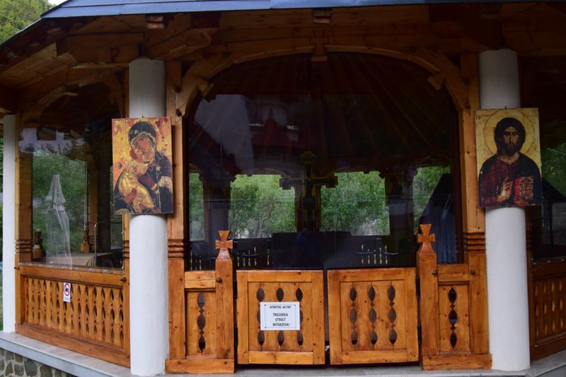 altar de vara, foisor, icoane