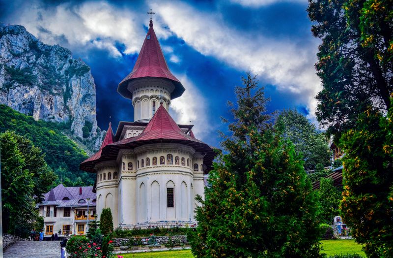 manstire ortodoxa, vara, exterior