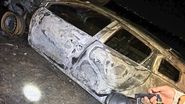 Mașina incendiată