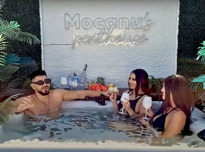Bogdan Mocanu alături de Eda și de Maria, în jacuzi bogdan mocanu eda si maria