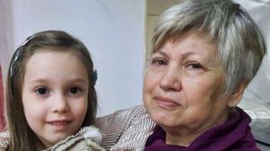 Bunică și nepoată, date în urmărire națională! Femeia de 67 de ani și fetița de doar 6 ani au plecat de acasă și nu s-au mai întors. Rudele lor le caută cu disperare