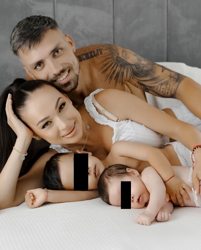 Vlăduța Lupău și Adi Rus, alături de cei doi copii ai lor