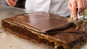 Cum se prepară prăjitura Nașa și Fina. Rețeta desertului spectaculos care face furori pe TikTok