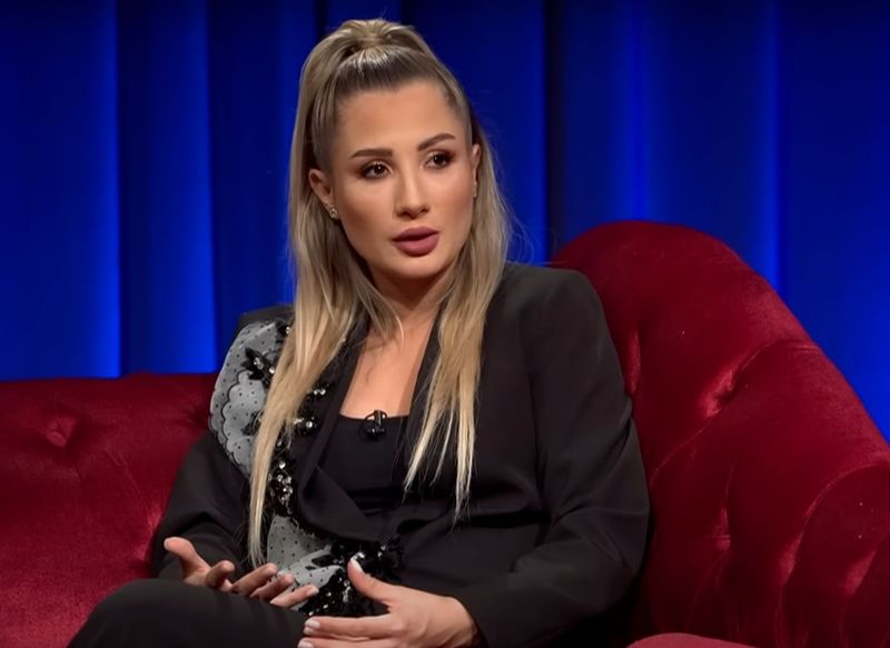 Claudia Puican, în timpul interviului acordat la În oglindă claudia puican declaratii interviu