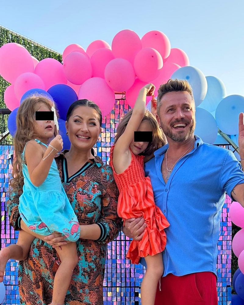 Gabriela Cristea, alături de familia sa