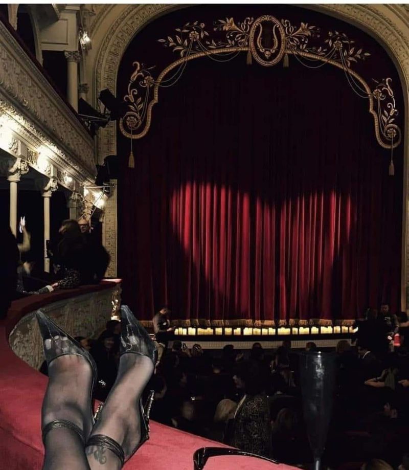 Fotografia făcută de Alina Ceușan în teatru