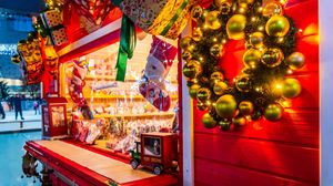 Pe ce dată se deschide Târgul de Crăciun din București în 2024. Caruselul, roata panoramică și Căsuța lui Moș Crăciun nu vor lipsi din Piața Constituției!