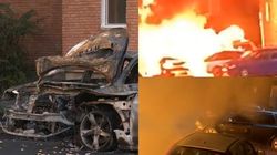 Incendiu violent într-o parcare din Arad! Opt mașini au fost distruse de flăcări, iar un balcon a fost complet topit: „E dezastru”