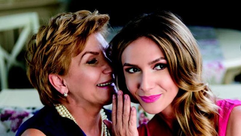 Adela Popescu și mama sa