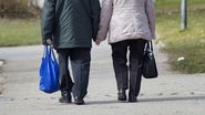pensionari la plimbare