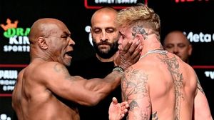 Jake Paul și Mike Tyson  Jake Paul și Mike Tyson