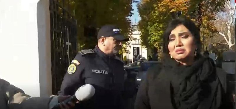 Adriana Bahmuțeanu la cimitir