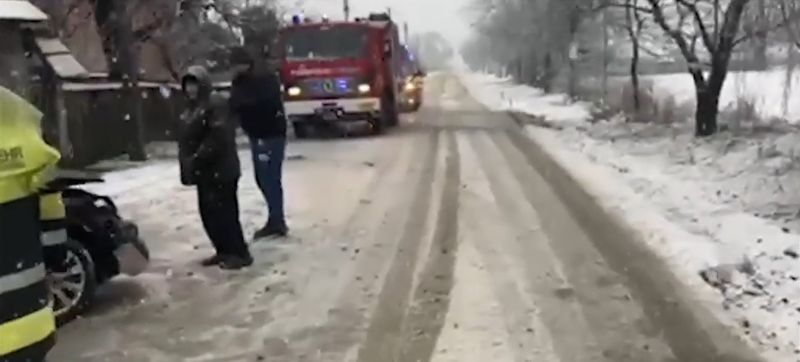 Zăpadă a făcut prăpăd pe șoselele din țară