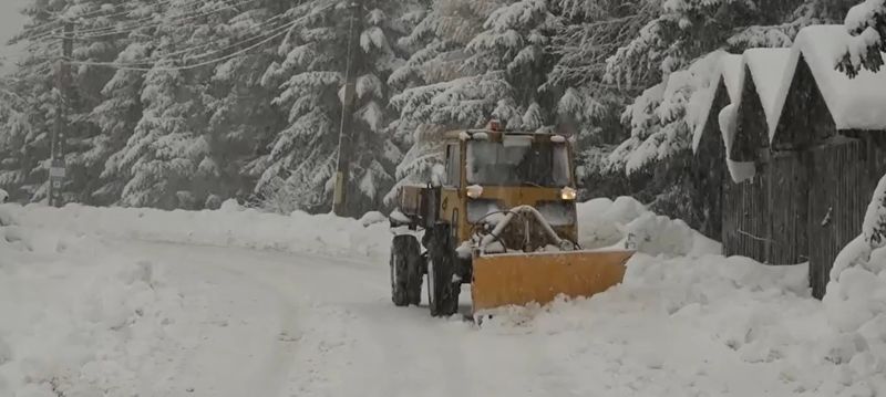 Zăpadă a făcut prăpăd pe șoselele din țară