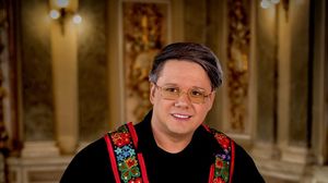 Cum arată vila cu etaj a lui Fuego. Și-a transformat piscina în dressing: „Am acasă peste 500 de costume de scenă”