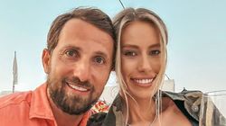 Dani Oțil a făcut anunțul direct din vacanța unde se află cu Gabriela Prisăcariu: „A visat că am părăsit-o”. Fanii au privit uimiți schimbul de replici dintre prezentatorul TV și soția lui, făcut public pe internet