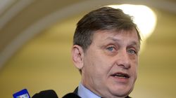 Crin Antonescu explică situația financiară din ultimii opt ani: „Am trăit din veniturile soției și economiile mele firave”. Cât a câștigat Adina Vălean anul trecut